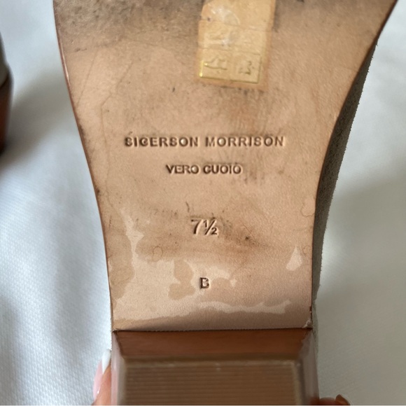 Sigerson Morrison Suede Chelsea Belle Bootie
Chunky Heel Size 7.5 - Picture 7 of 8